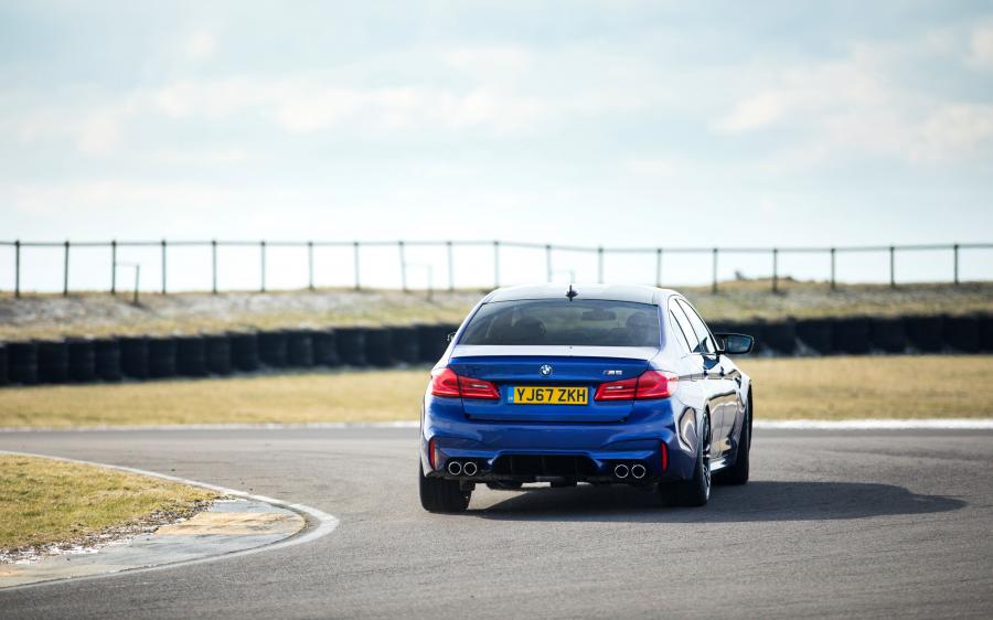  BMW M5 (F90) 2018 года  (UK) (фото 17 из 40)